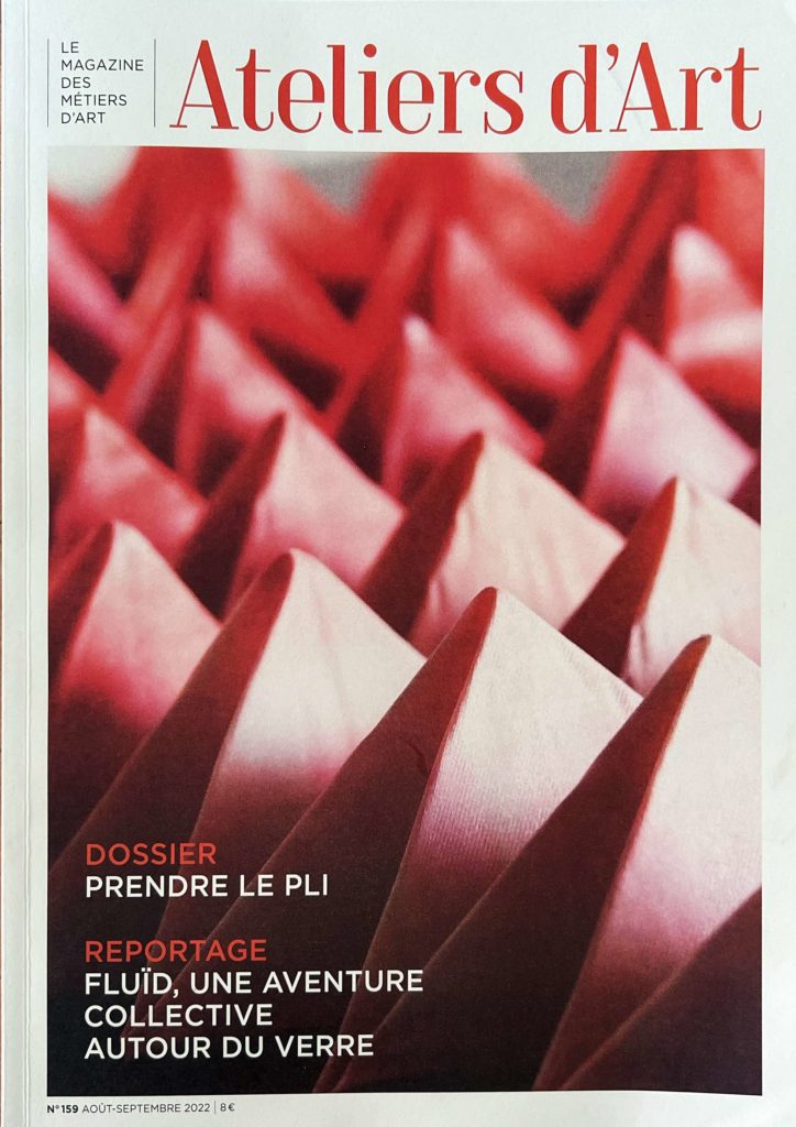 Couverture du numéro 159 du magazine « Ateliers D’Art - le magazine des Métiers d’art ». Dossier Prendre le pli. Aout 2022