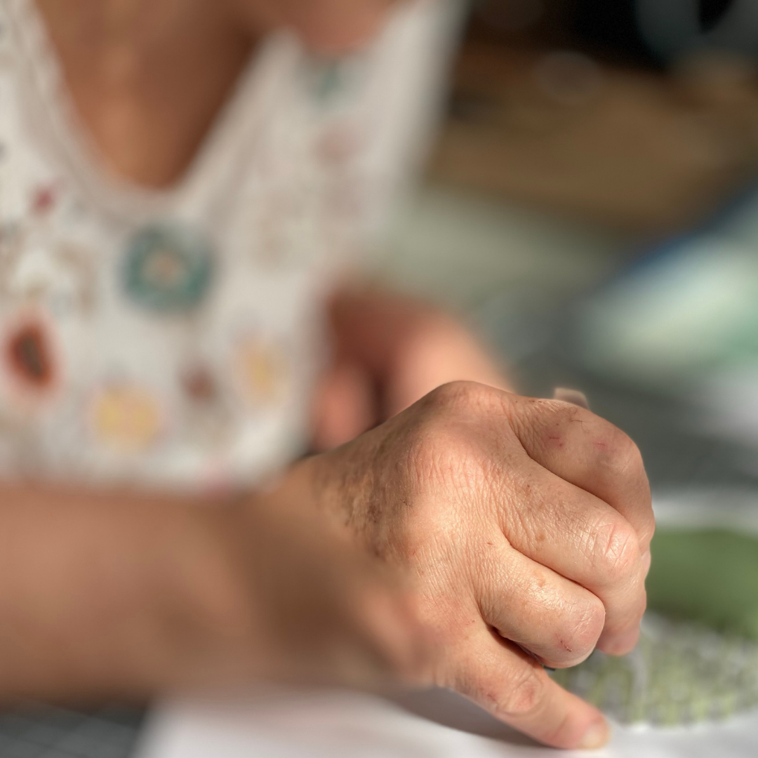 Les mains au travail